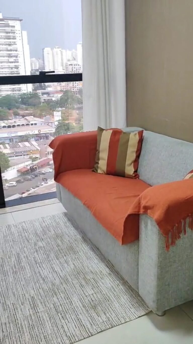 Ambiente terapêutico da Mariluci com luz suave e decoração natural